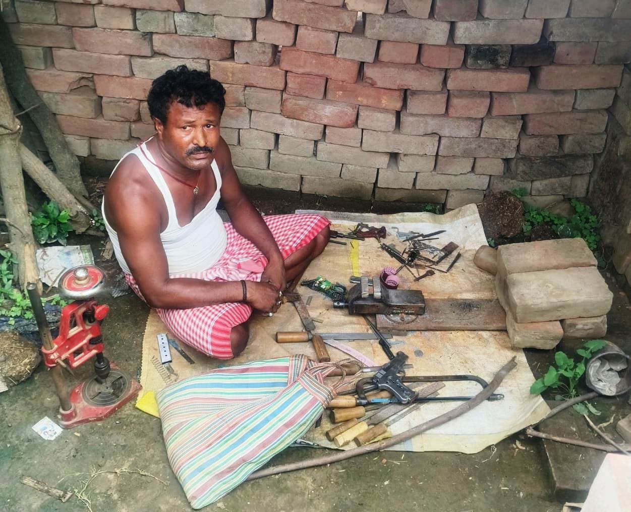 दो मिनीगन फैक्ट्री का उद्भेदन, दो गिरफ्तार, दो अर्धनिर्मित पिस्टल जब्त