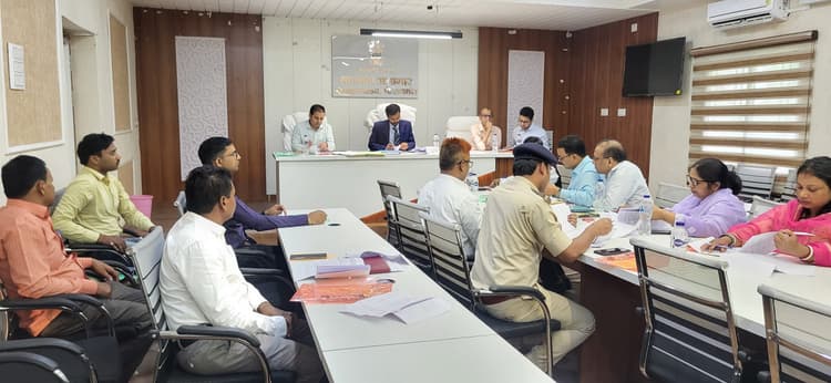 जिला स्तरीय सतर्कता एवं अनुश्रवण समिति की बैठक