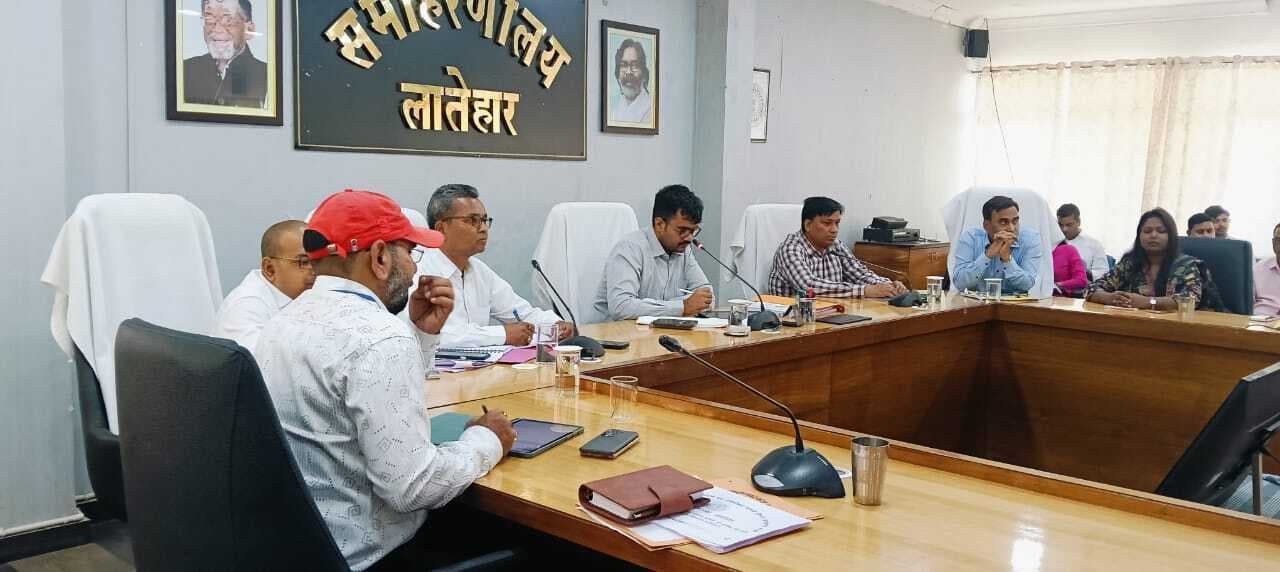 योजनाओं को धरातल पर उतारें अफसर: डीसी