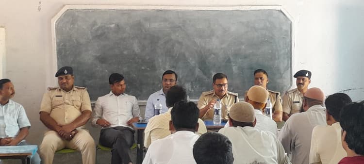 दो गुट आपस में भिड़े, आधा दर्जन जख्मी