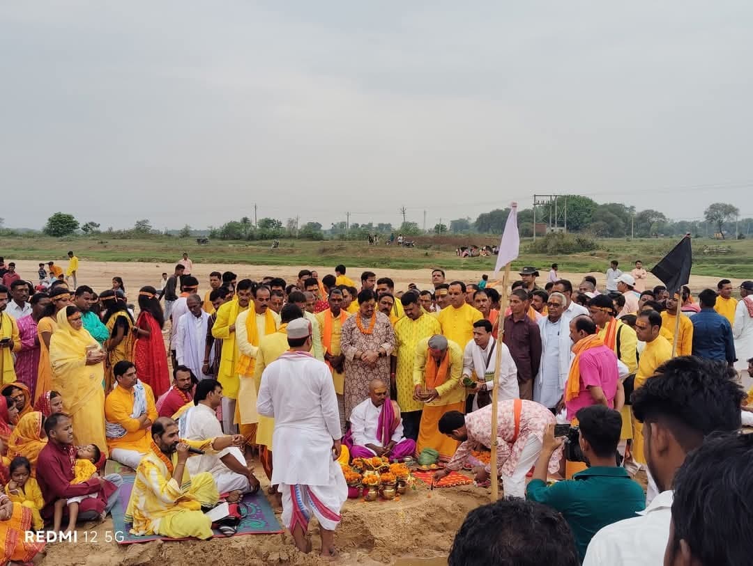 पत्थरड्डा में रामचरितमानस नवाह परायण महायज्ञ को लेकर किया ध्वजारोहण