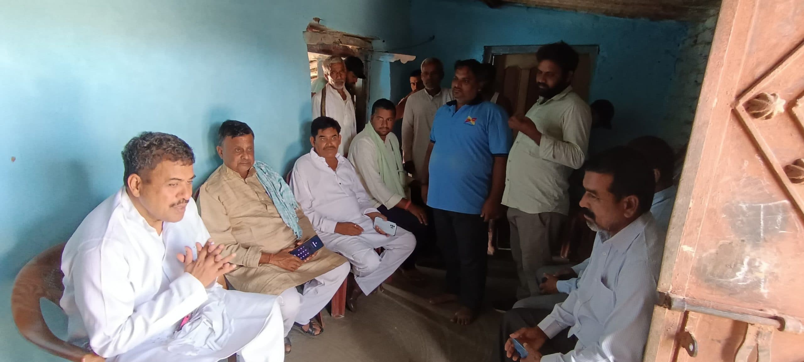 सांसद पहुंचे घुठिया गांव, दिवंगत समाजसेवी को दी श्रद्धांजलि