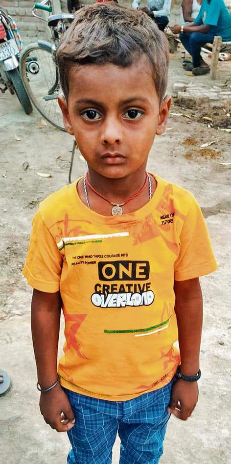 saran news : परिजनों से बिछड़ कर हरिहरपुर बथानी पहुंचा बच्चा