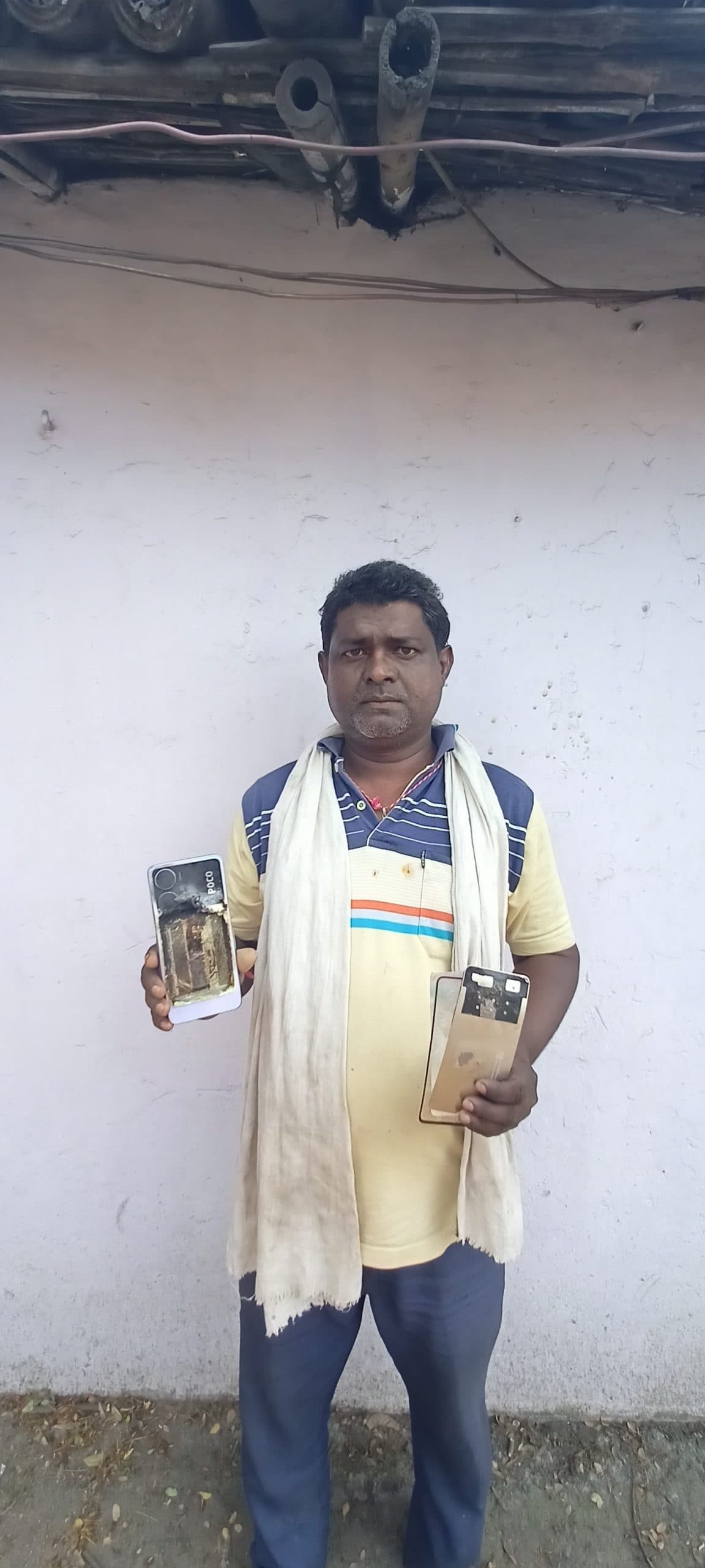 चार्जिंग के दौरान मोबाइल फोन में ब्लास्ट, बाल-बाल बचे लोग