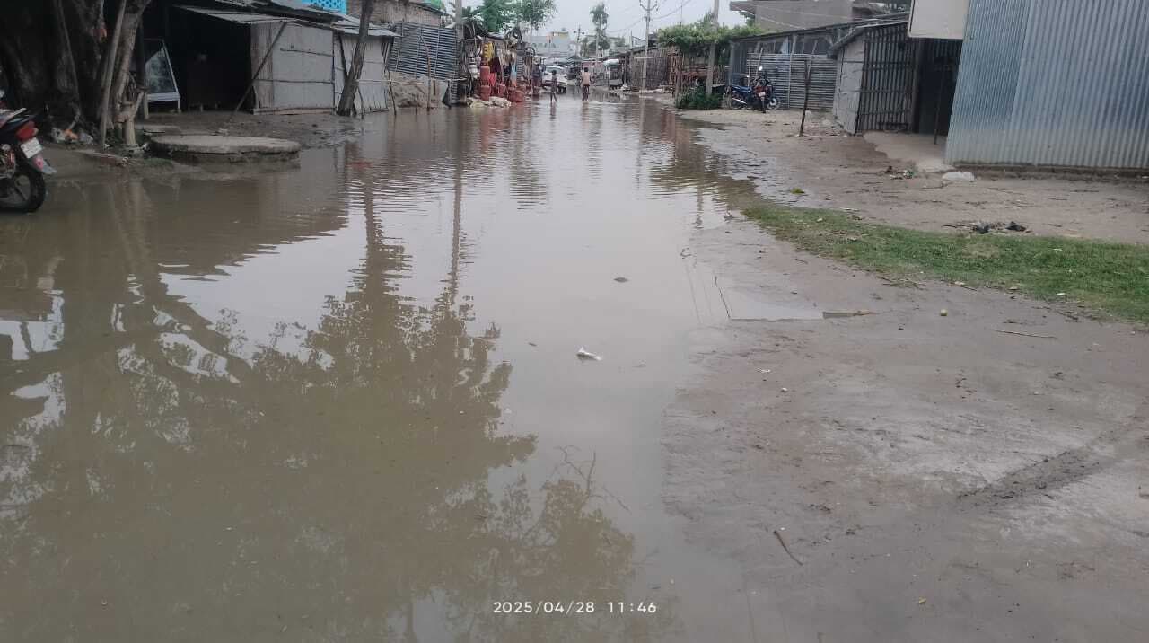 तेज आंधी तुफान एवं मुसलाधार बारिश से जनजीवन हुआ अस्त व्यस्त