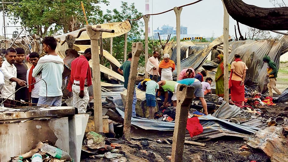 शार्ट सर्किट से निकली चिंगारी से लगी आग, लाखों की क्षति
