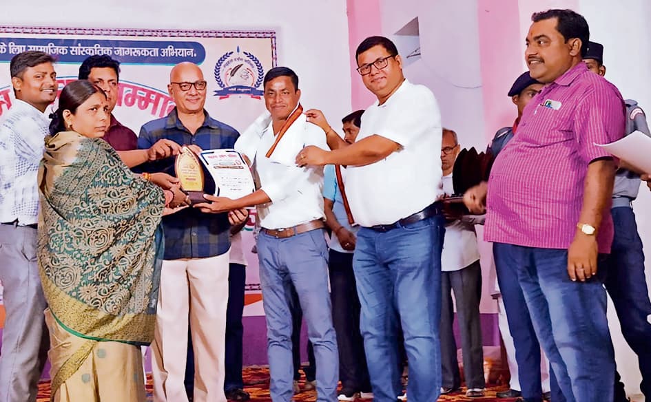 गढ़हरा ग्राम गौरव सम्मान कार्यक्रम क्षेत्र का सांस्कृतिक धरोहर : डाॅ मुकेश