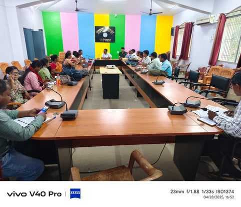 15वें वित्त की राशि खर्च नहीं करनें पर बीडीओ ने लगायी फटकार