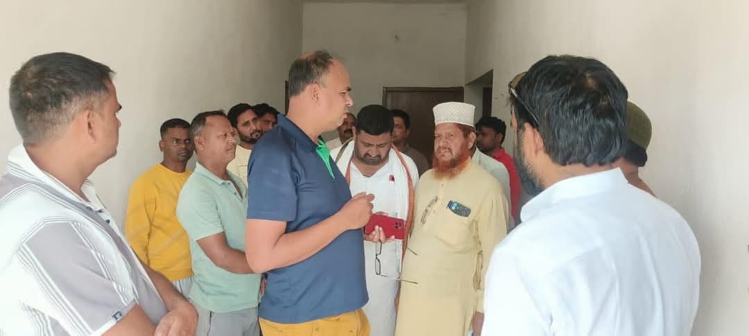 Giridih News: मछली लदा पिकअप वैन बस से टकराया, चालक की मौत