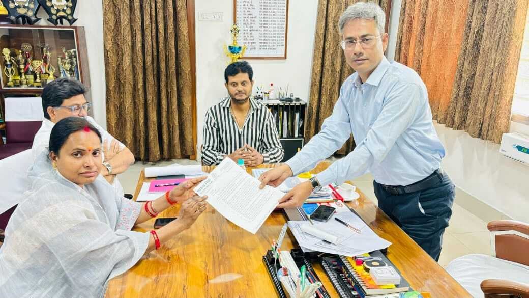 Dhanbad News: जिप अध्यक्ष ने डब्लयूजेए के जीएम से की वार्ता