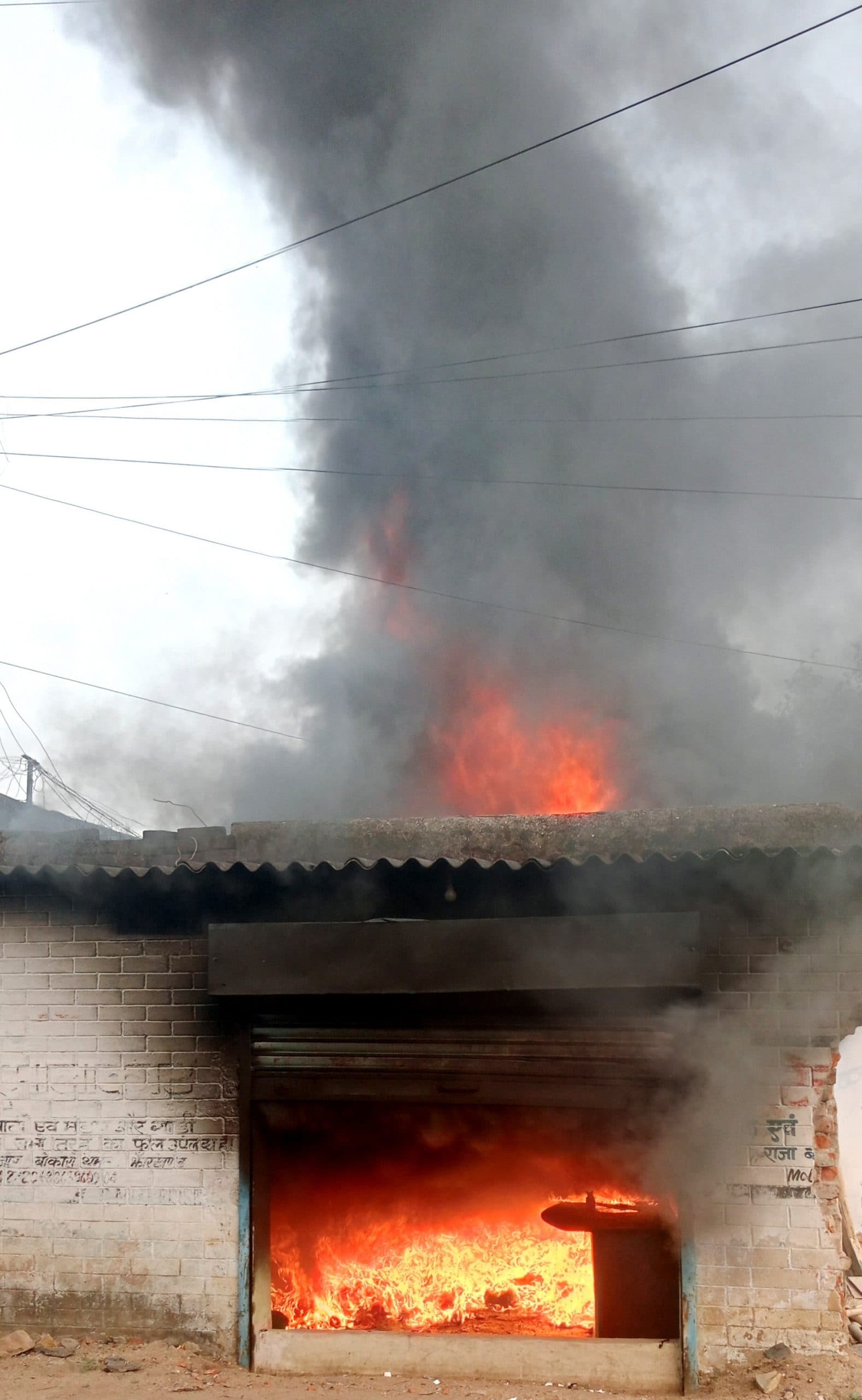 Bokaro News : टेंट हाउस लगी आग, लाखों का सामान जला