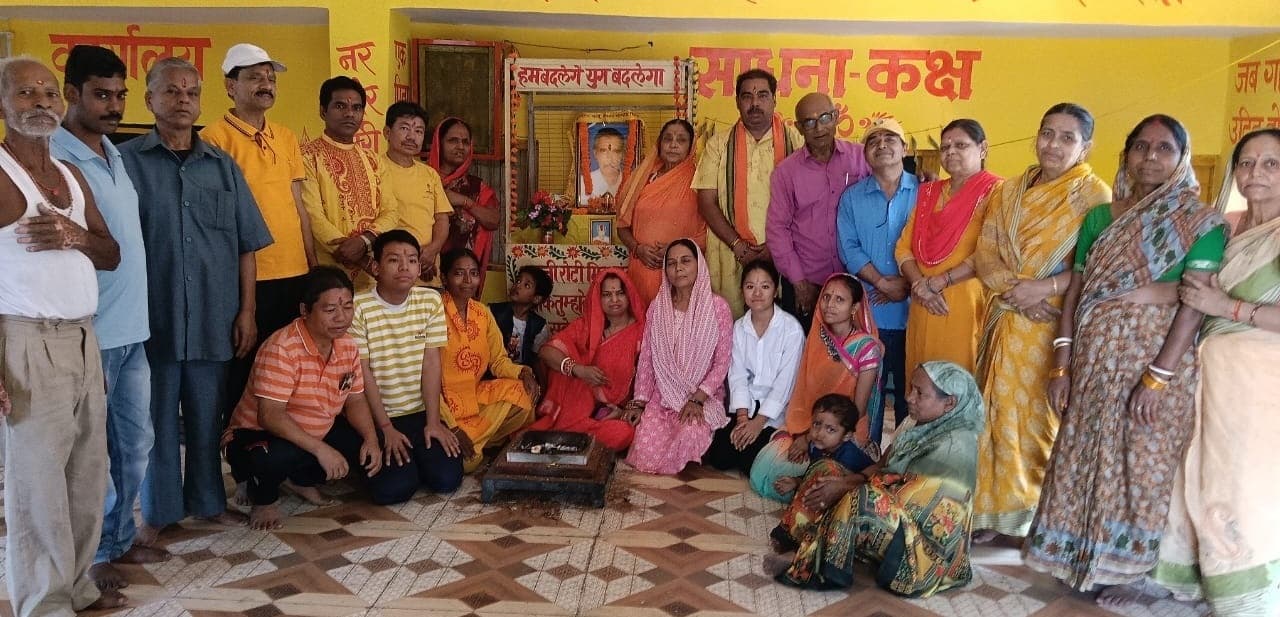 Bokaro News : गायत्री परिवार ने समाजसेवी की पुण्यतिथि मनायी