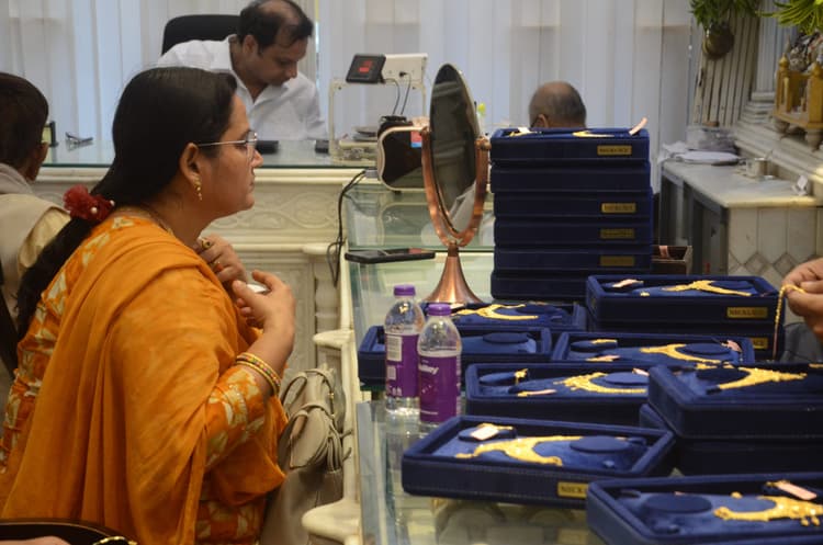 अक्षय तृतीया : सोना खरीदने से पहले जान लें टैक्स के नियम