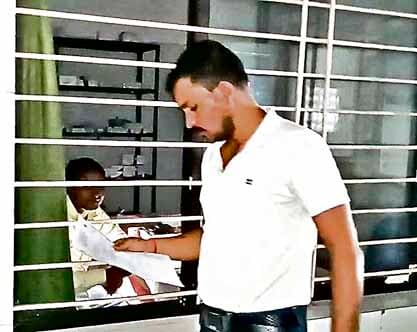 Dhanbad News : एसएनएमएमसीएच की पीजी बिल्डिंग मोबाइल की रोशनी में हुआ मरीजों का इलाज