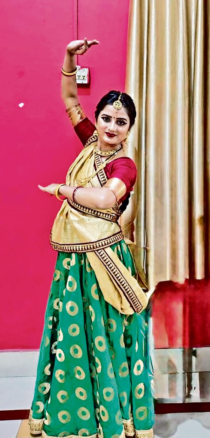 Dhanbad News : नृत्यांगनाओं ने कहा : धनबाद में पर्याप्त सुविधाएं नहीं, पर कला की ज्योत जलाये रखना है