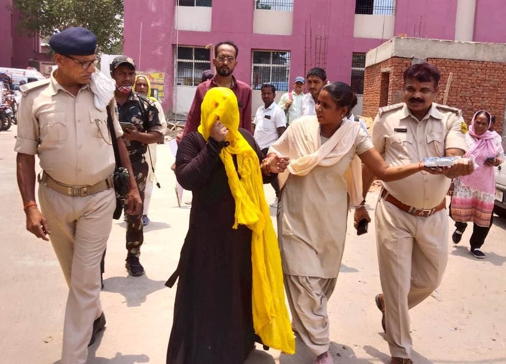 पॉकेटमारी से पहले ही पकड़ी गयी महिला चोर