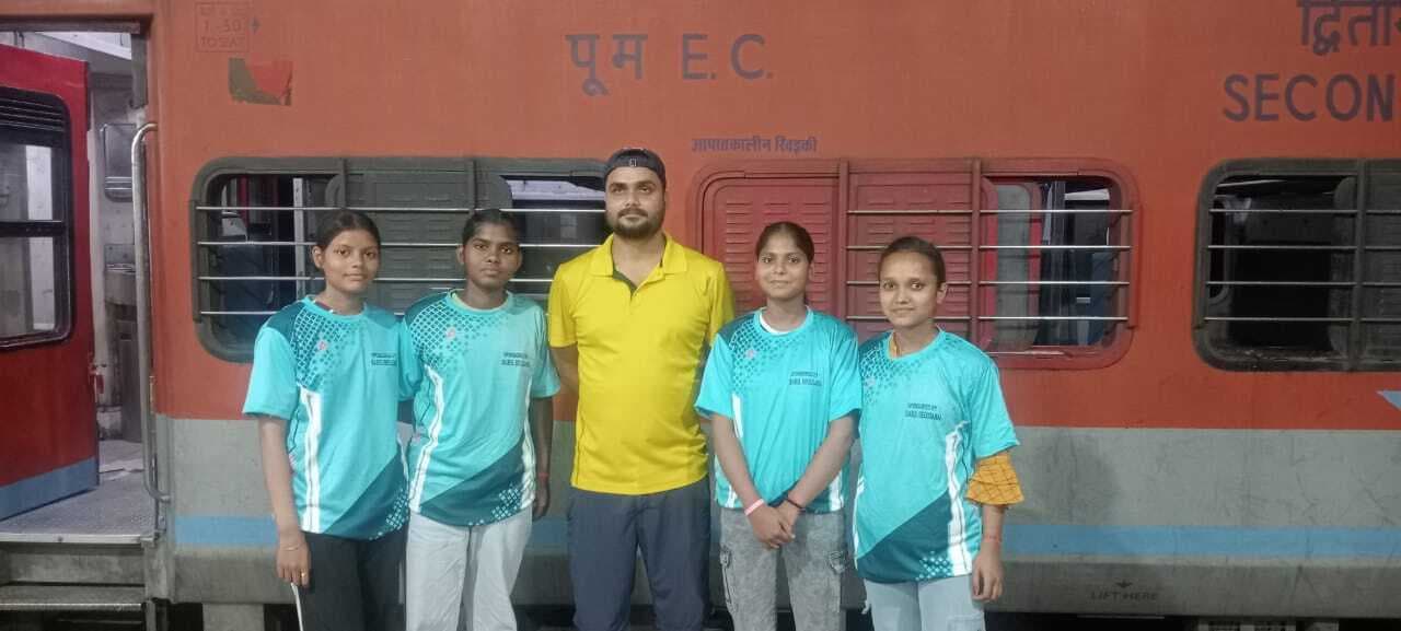 राष्ट्रीय सब जूनियर बालिका हैंडबॉल चैंपियनशिप के लिए चार बालिकाएं रवाना