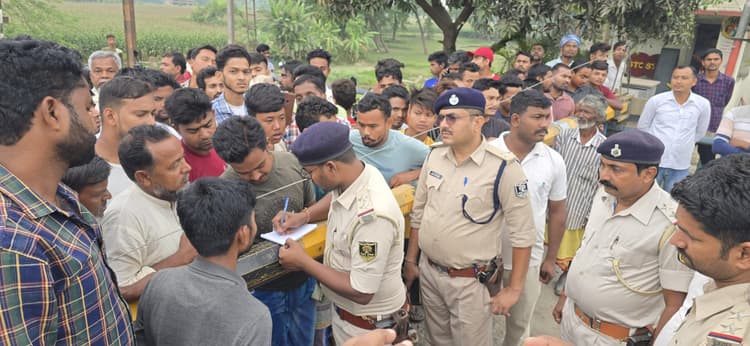 इलाज के लिए जा रहे पति-पत्नी की रेल हादसे में मौत, मातम