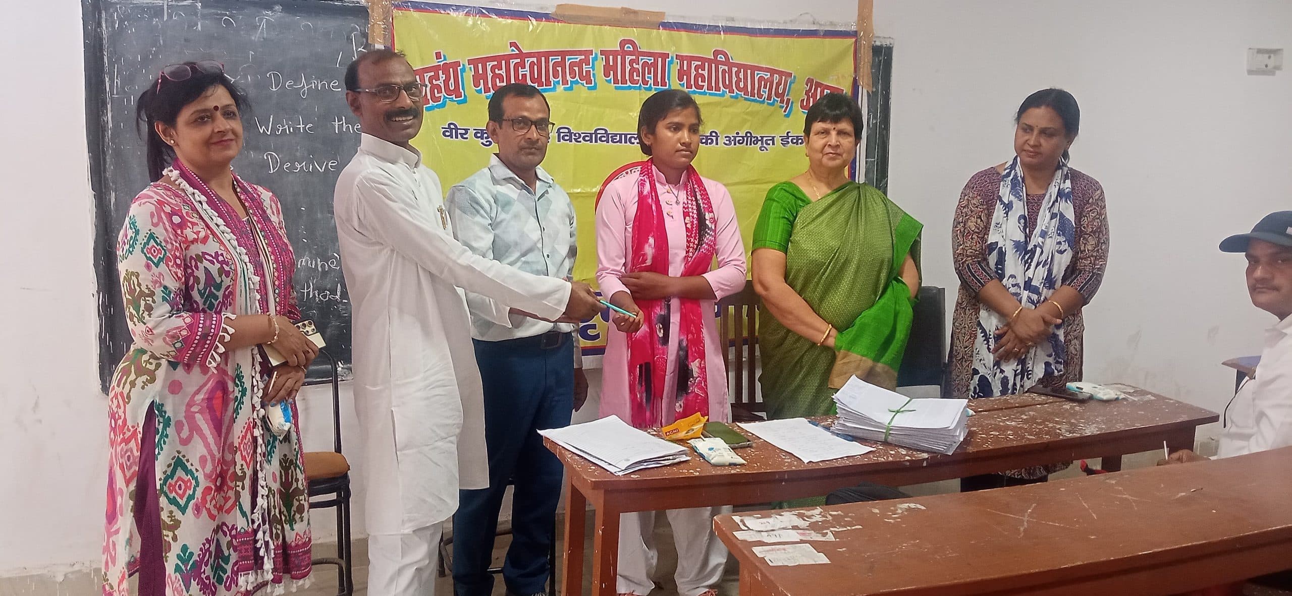 एमएम महिला कॉलेज में सामान्य ज्ञान प्रतियोगिता करायी गयी