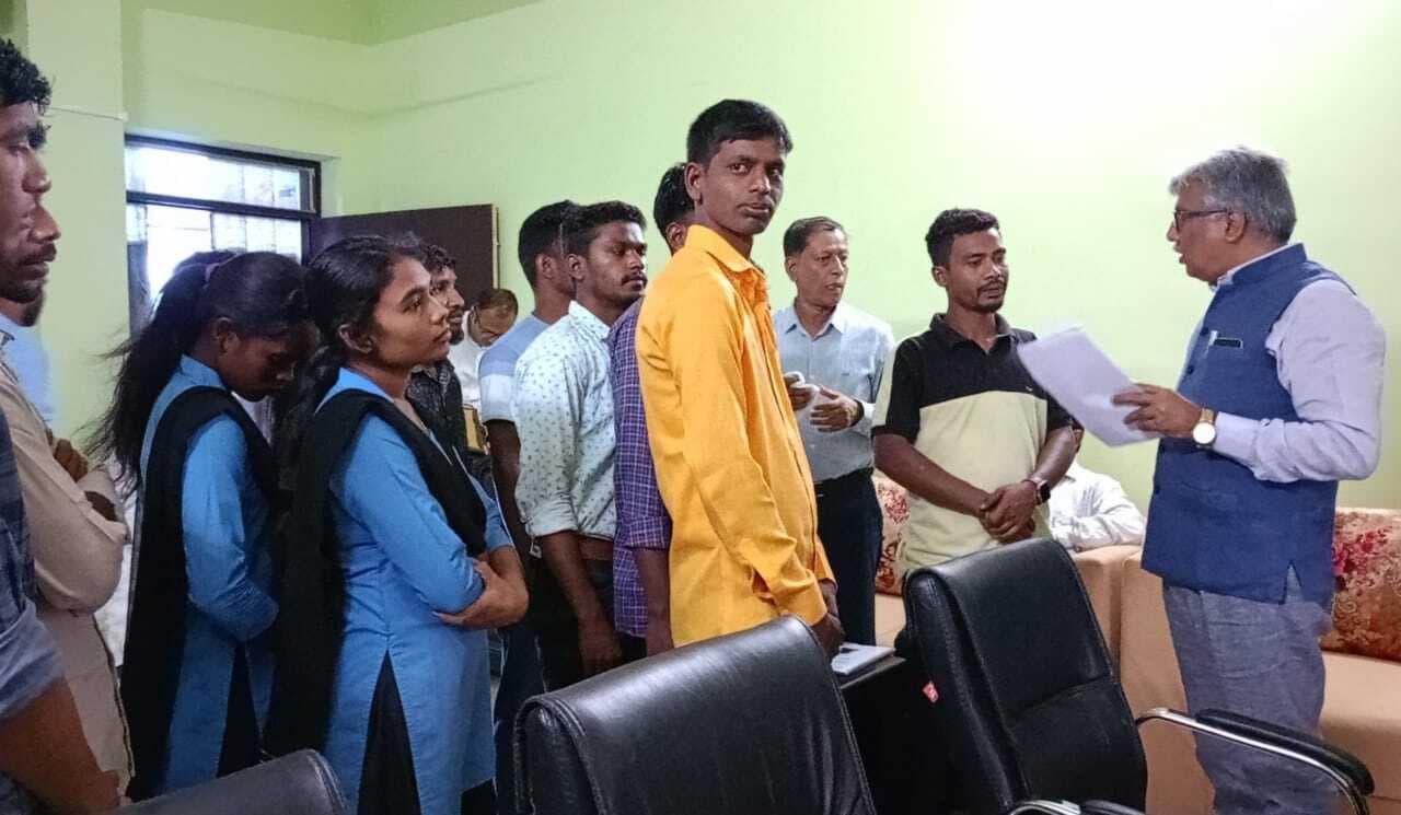 छात्रों ने कुलपति से की केकेएम कॉलेज के समस्याओं की समाधान की मांग