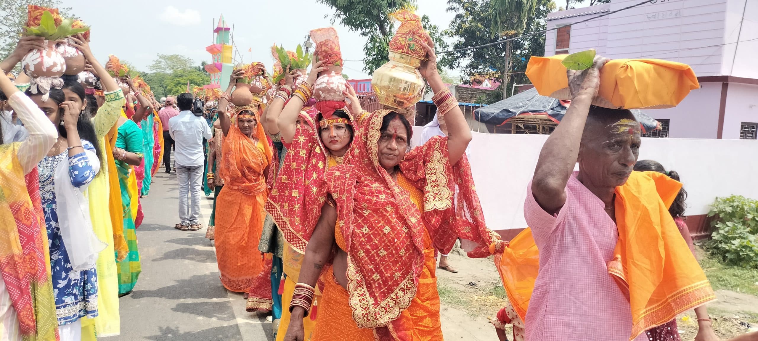 श्रीमद्भागवत कथा ज्ञान यज्ञ को लेकर निकली गयी कलश यात्रा