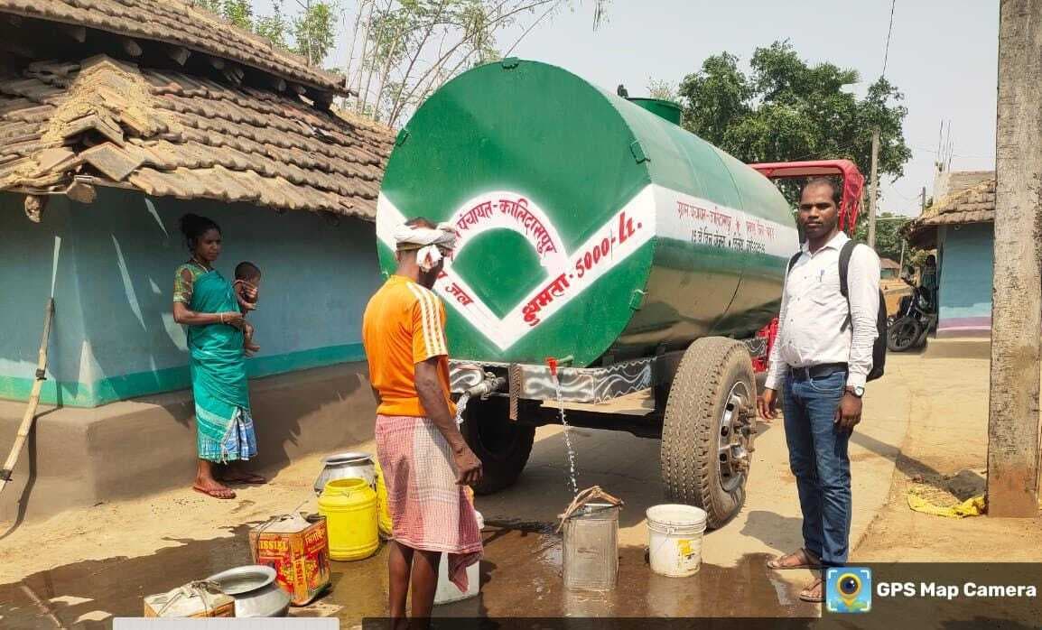 पंचायतों में टैंकर से उपलब्ध कराया जा रहा है पानी