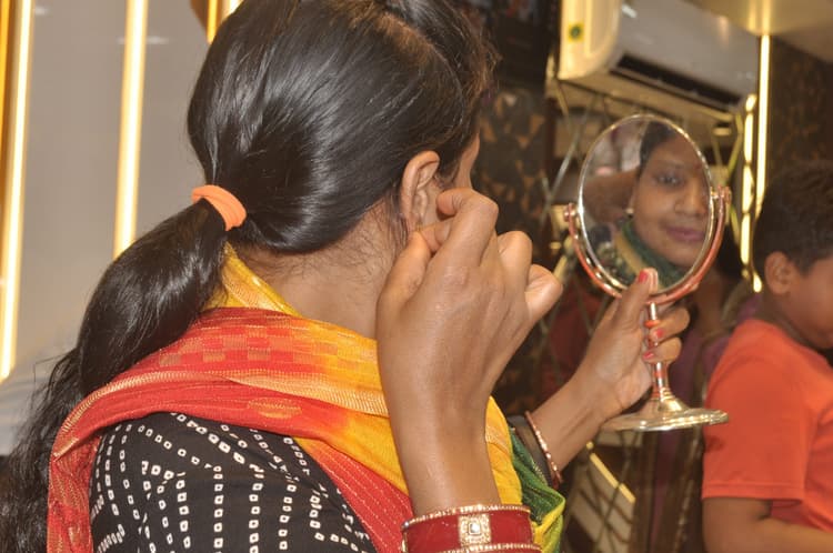 अक्षय तृतीया को ले बाजार सजकर तैयार, कारोबारियों को है धनवर्षा के आसार