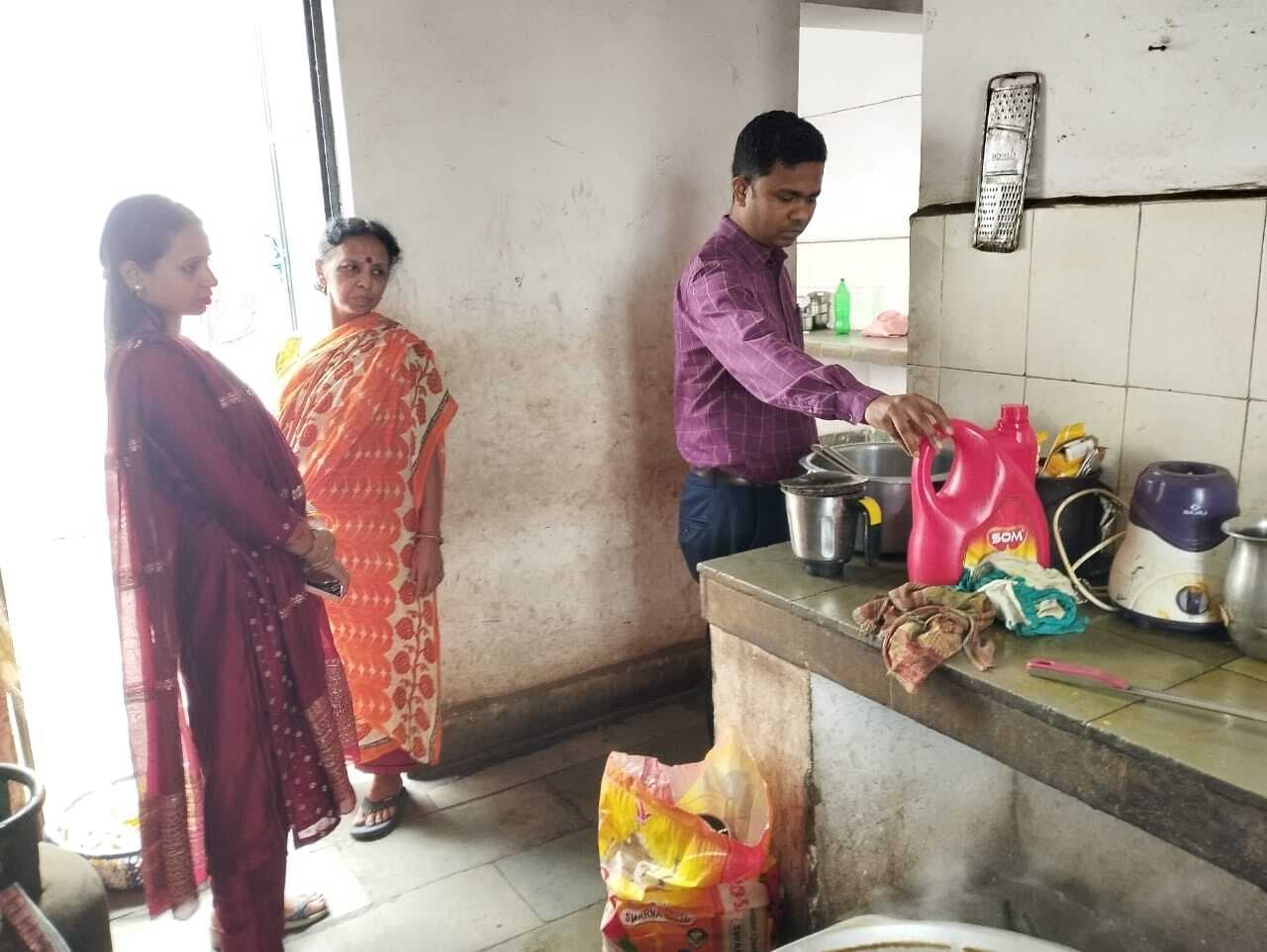 डीएफएसओ ने कस्तूरबा में भोजन की गुणवत्ता का लिया जायजा