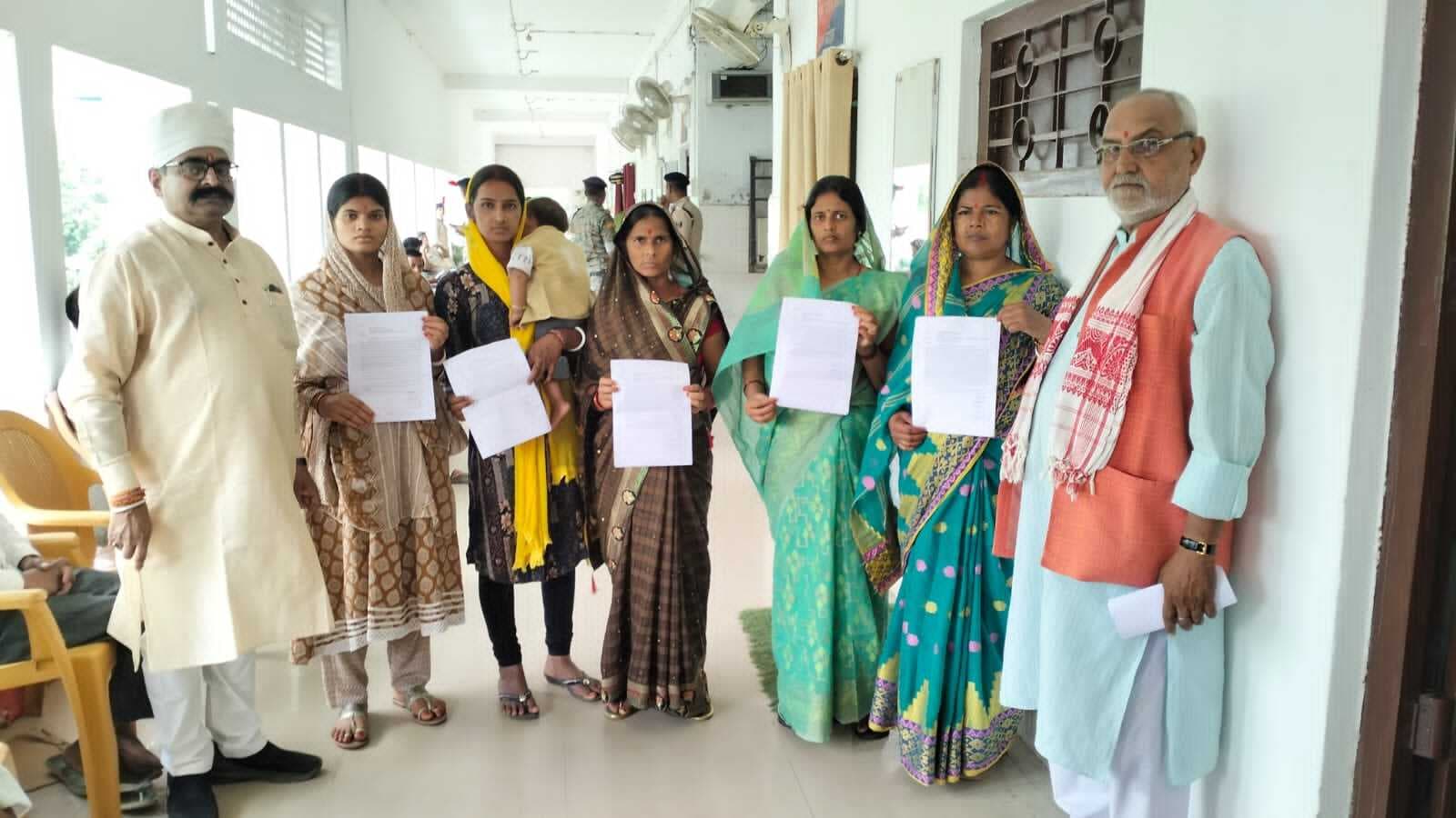 डंडखोरा थाना कांड: नवादा गांव की महिलाओं ने एसपी से मिलकर लगायी न्याय की गुहार