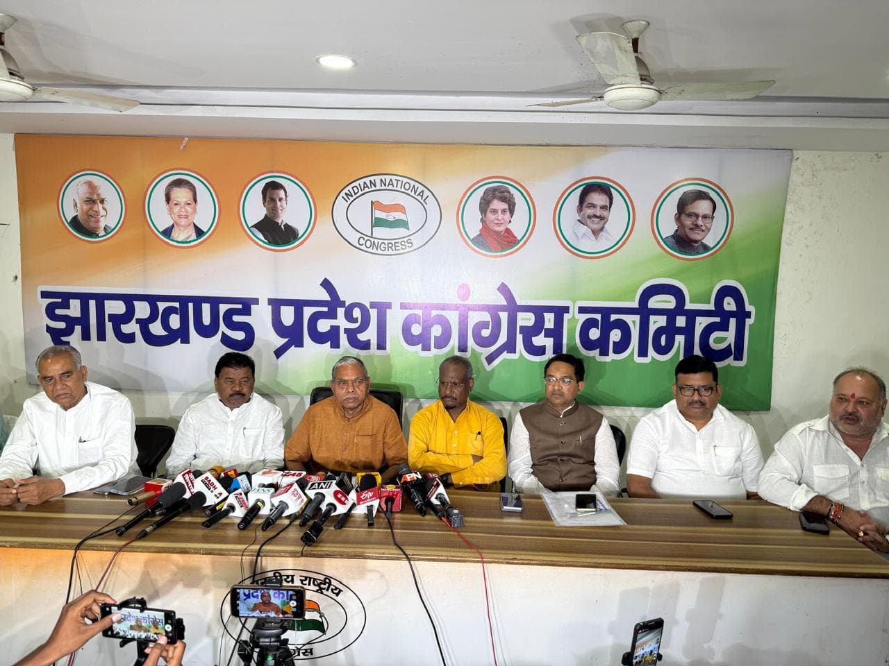 Political News : कांग्रेस की संविधान बचाओ महारैली अब छह मई को, खरगे व वेणुगोपाल भी रहेंगे