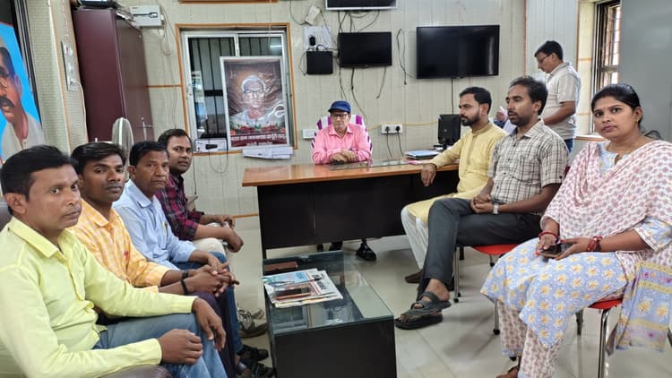 आवास योजना में घूस लेने का बीस सूत्री की बैठक में उठा मुद्दा