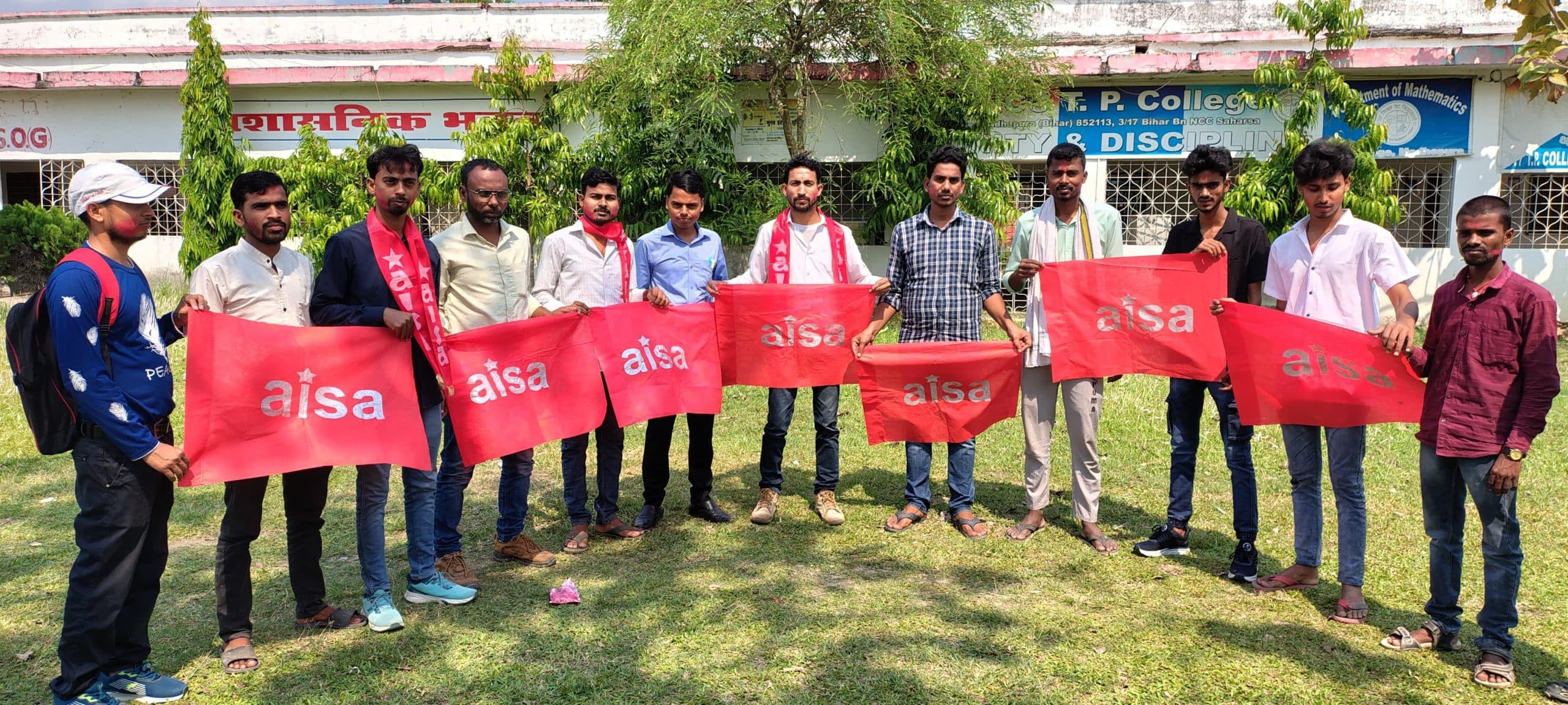 जेएनयू में आइसा की जीत पर मनाया जश्न