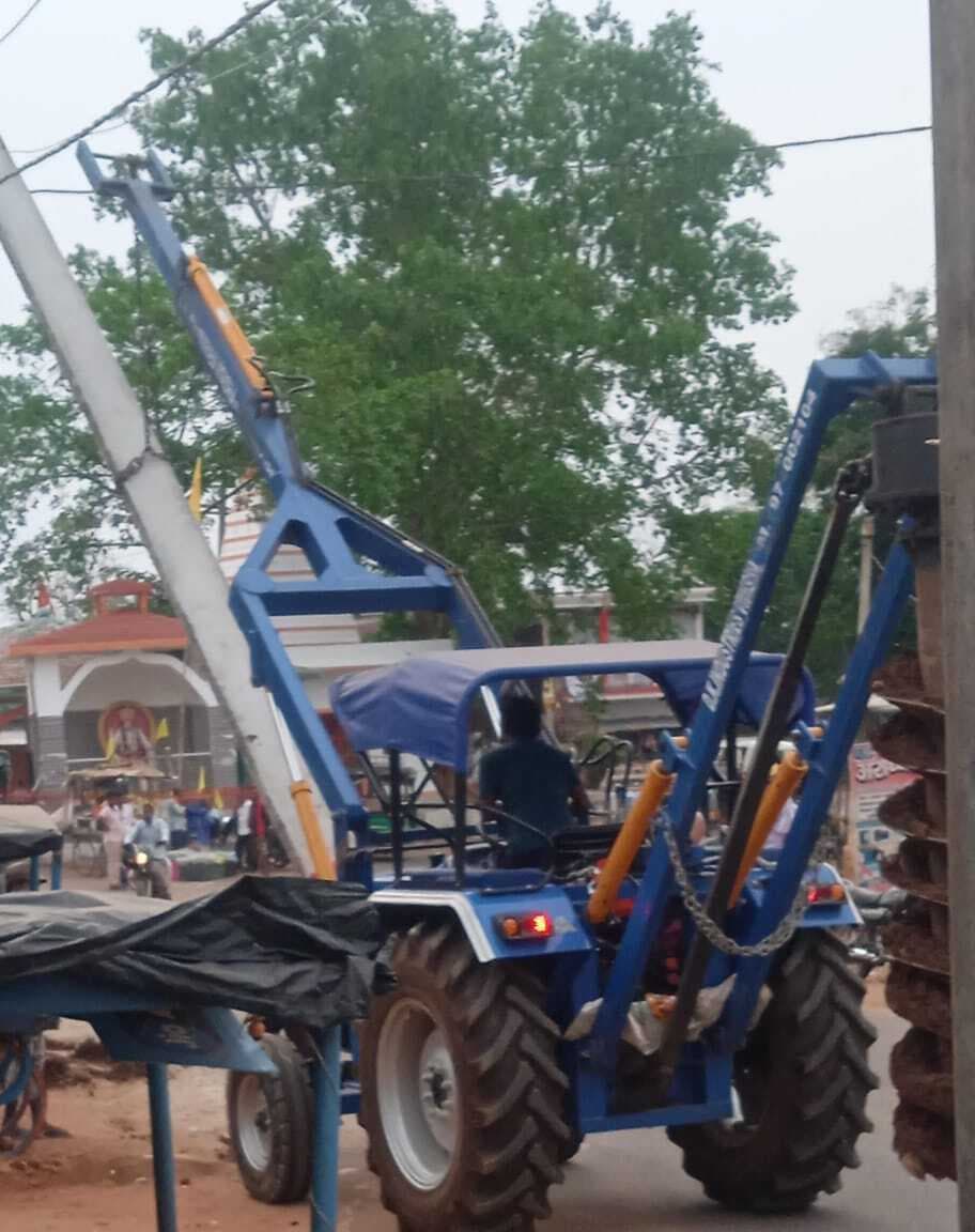 बेतला: जर्जर बिजली पोल और तार बदलने का काम शुरू