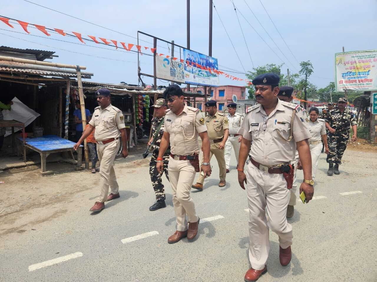 भारत-नेपाल सीमा पर सुरक्षा बढ़ी, एसएसबी व पुलिस ने किया फ्लैग मार्च