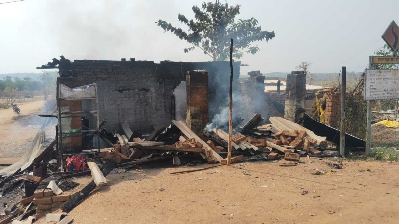 गैस सिलिंडर फटने से घर में लगी आग, एक गंभीर