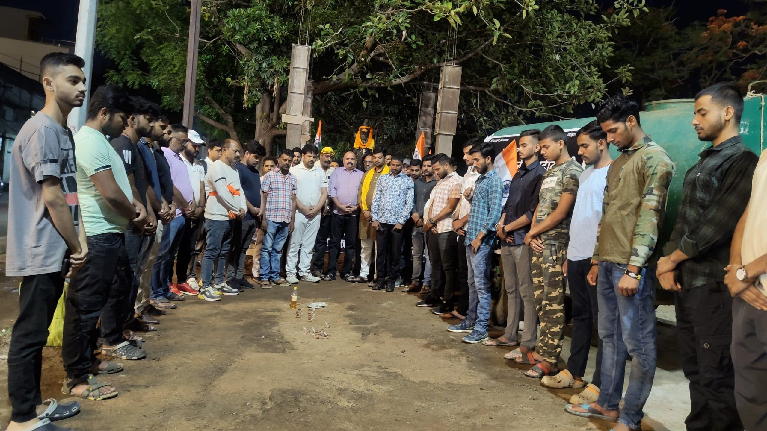 Deoghar News : परशुराम जयंती की पूर्व संध्या पर मृत पर्यटकों को दी गयी श्रद्धांजलि