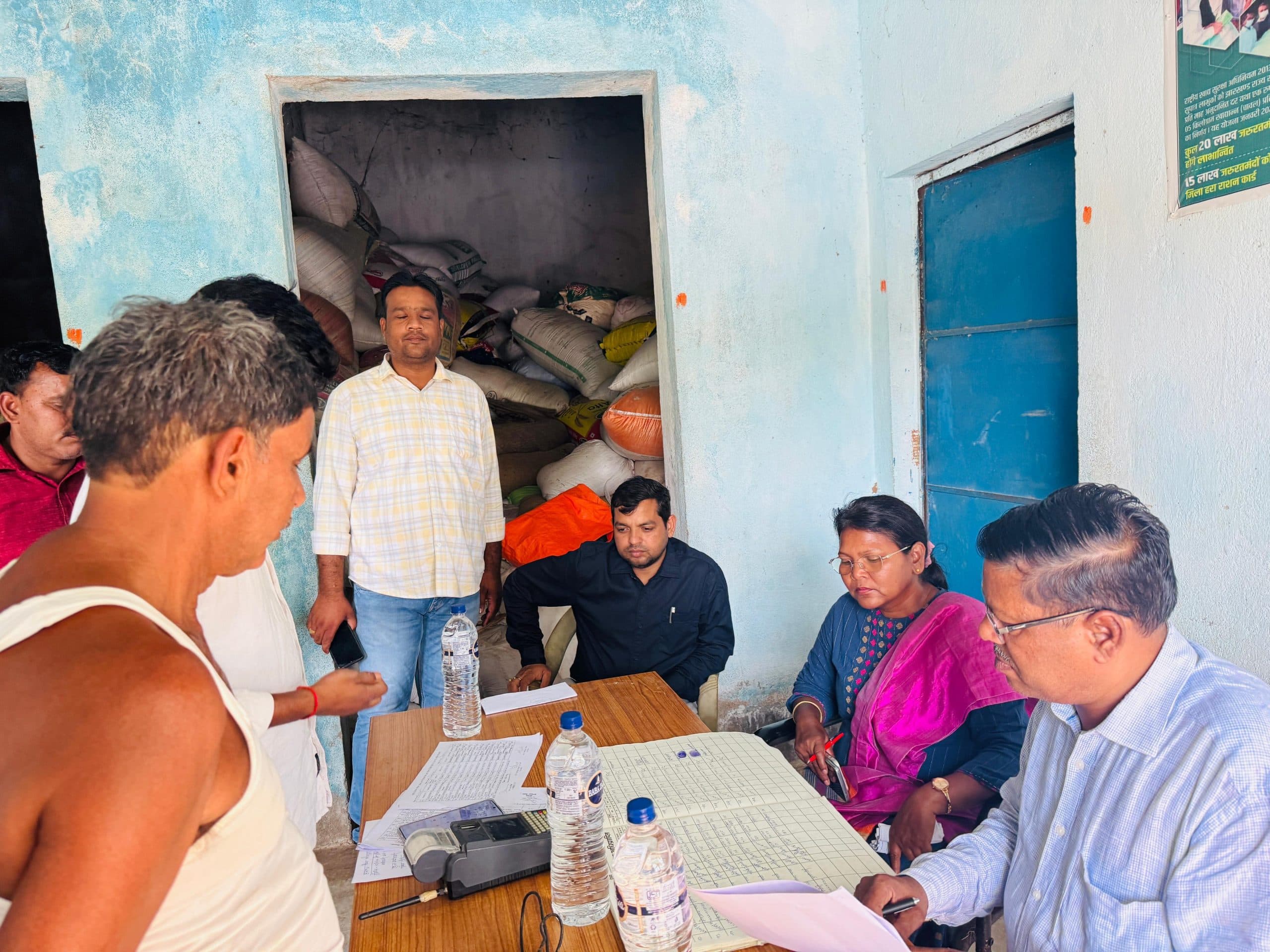 Deoghar news : राज्य स्तरीय टीम ने स्टॉक पंजी को देखा, धान की खरीद -बिक्री की हुई जांच