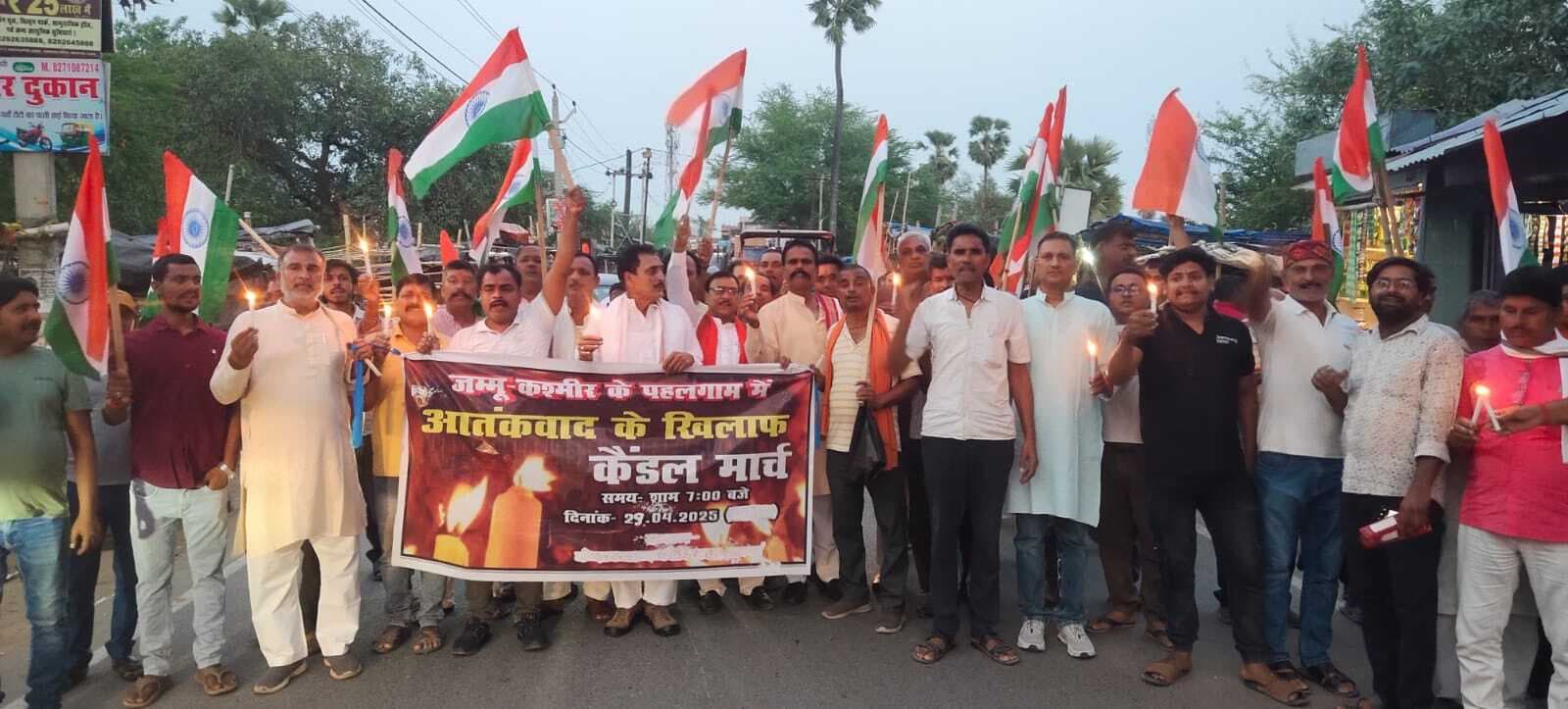 वजीरगंज में एनडीए ने निकाला कैंडल मार्च