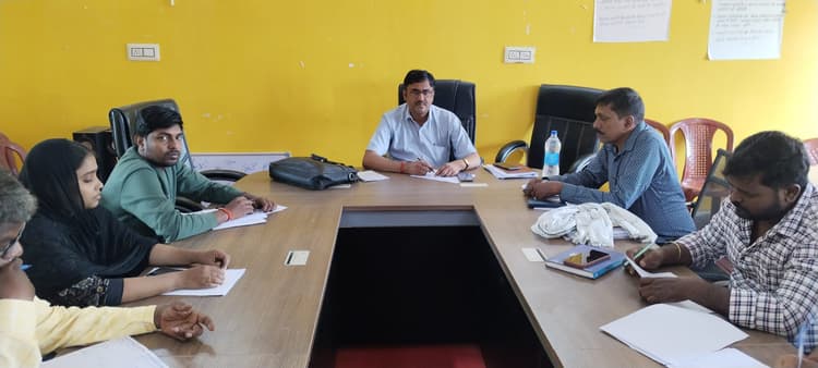 बीडीओ ने कार्य में शिथिलता पर पंचायत सचिव का रोका वेतन