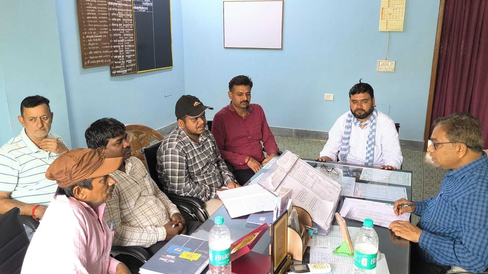 निराकरण के लिए शिकायतकर्ताओं से करें बात : सीओ