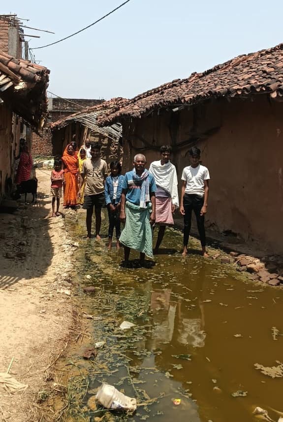 घियाही गांव में स्वच्छता अभियान की उड़ रही धज्जी, सात माह से जलजमाव, लोग परेशान