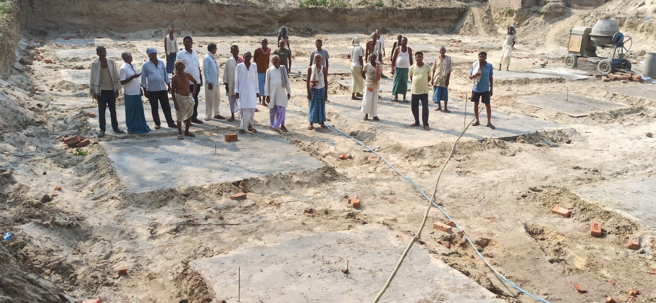 Madhubani News : महुआ एकडारा पंचायत के छपराढी गांव में पंचायत भवन निर्माण शुरू