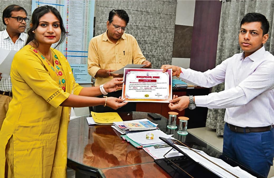 Buxar News : आइटी सहायकों की बैठक में ऑफलाइन आवेदनों की संख्या बढ़ाने पर दिया जोर