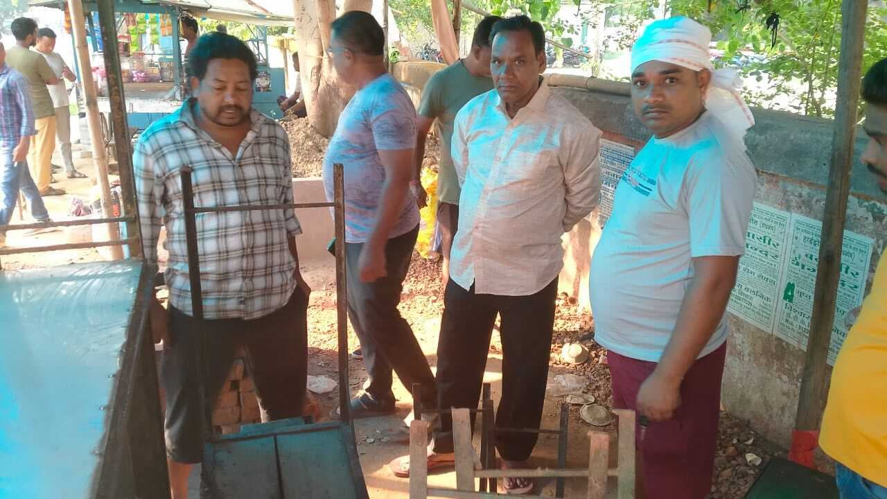 West Singhbhum News : रात में चोरों का धावा, एक दुकान से 15 लीटर तेल चोरी, दो का इंटरलॉक नहीं खोल पाये