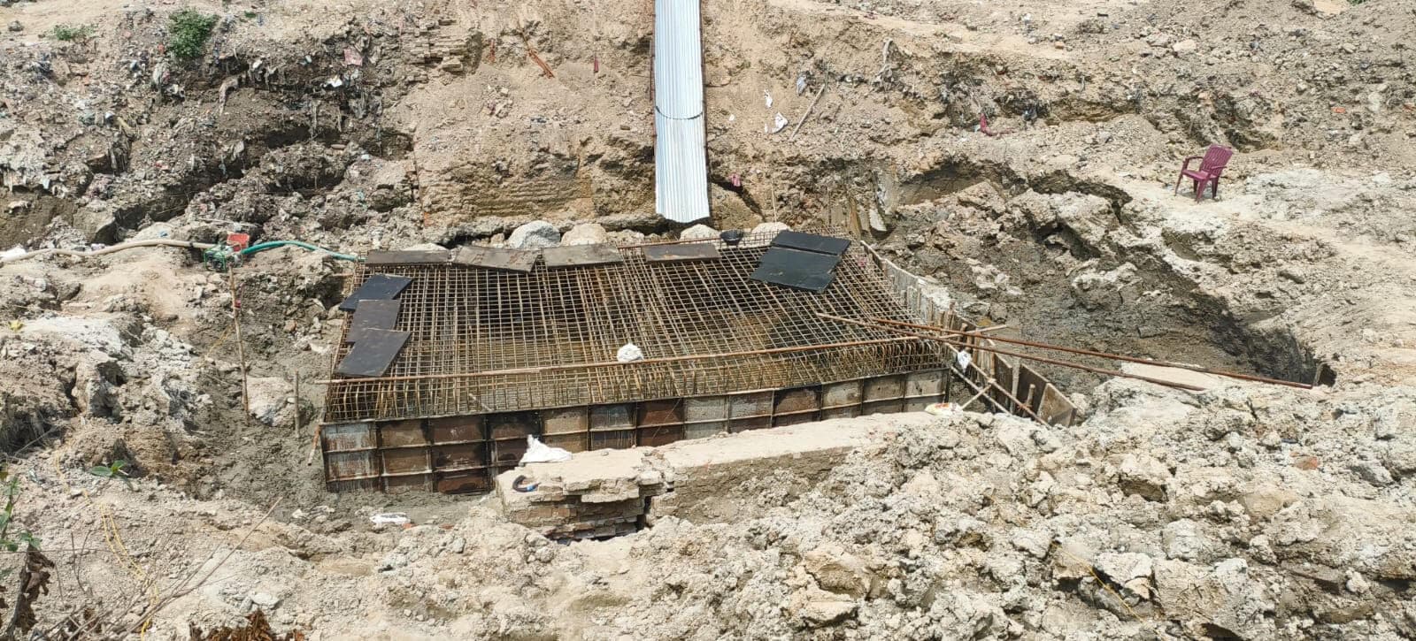 Darbhanga News: नवटोल में निर्माणाधीन पुल के समीप डायवर्सन नहीं बनाये जाने से आधा दर्जन गांवों का संपर्क बाधित