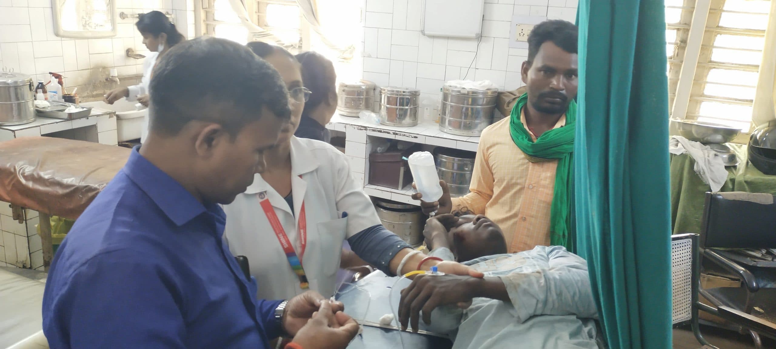 Bokaro News : बिजली पोल से गिर कर ठेका कर्मी घायल