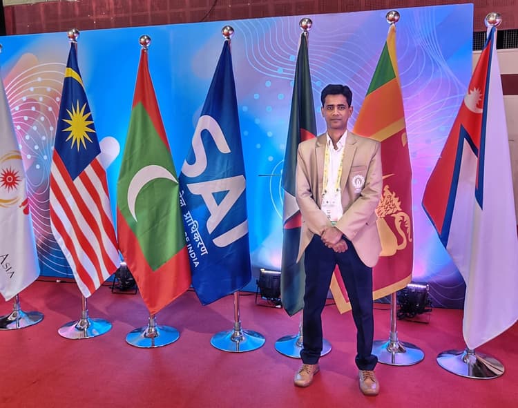 Yoga sports Malay Kumar Dey: एशियाई योगासन में शहर के मलय कुमार डे ने दिया योगदान