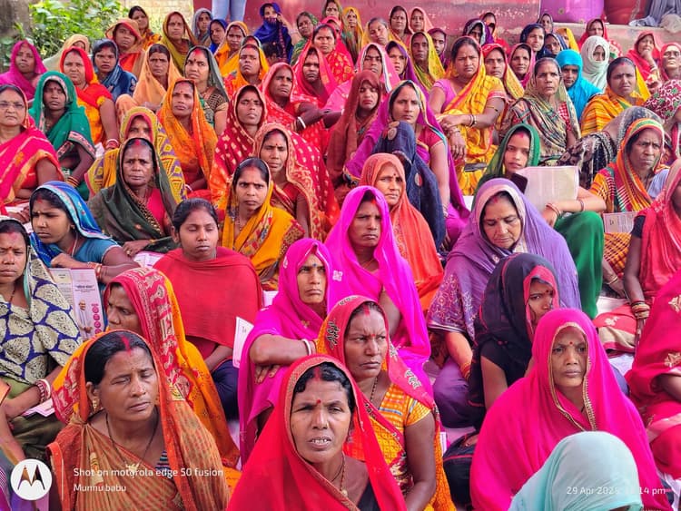 Madhubani News : जनसंवाद में गूंजीं ग्रामीण महिलाओं की आवाज, दिखा उत्साह