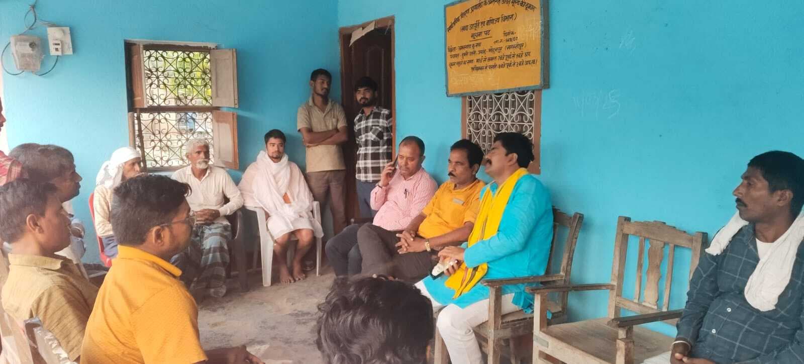 Samastipur News:दिवंगत शिक्षक के परिजनों से मिले जन सुराज पार्टी के जिलाध्यक्ष