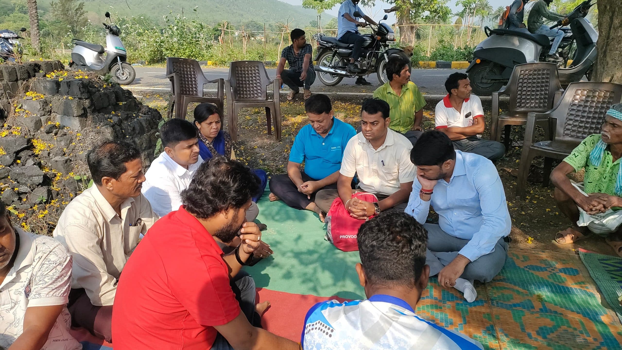 East Singhbhum News : हमें टाटा स्टील के नाम की गयी जमीन ही चाहिए, दूसरा मंजूर नहीं : ग्रामीण